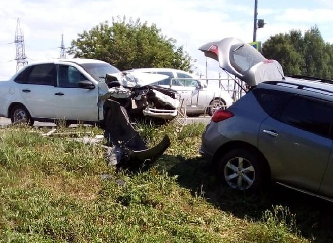 В Тырнове Lada въехала в Nissan | ya62.ru