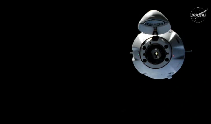Есть стыковка: грузовой корабль Dragon в 33-й раз прибыл на МКС | Источник: NASA / YouTube