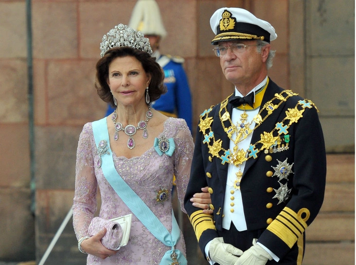 Король Карл XVI Густав и королева Сильвия на свадьбе дочери