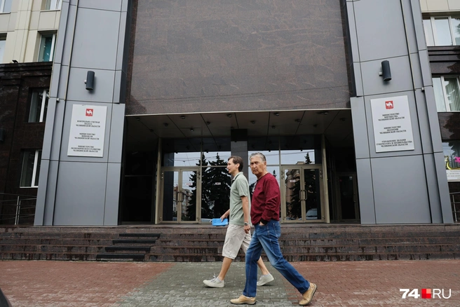 В здание с министерствами на проспекте Ленина силовики пришли утром в среду | Источник: Наталья Лапцевич