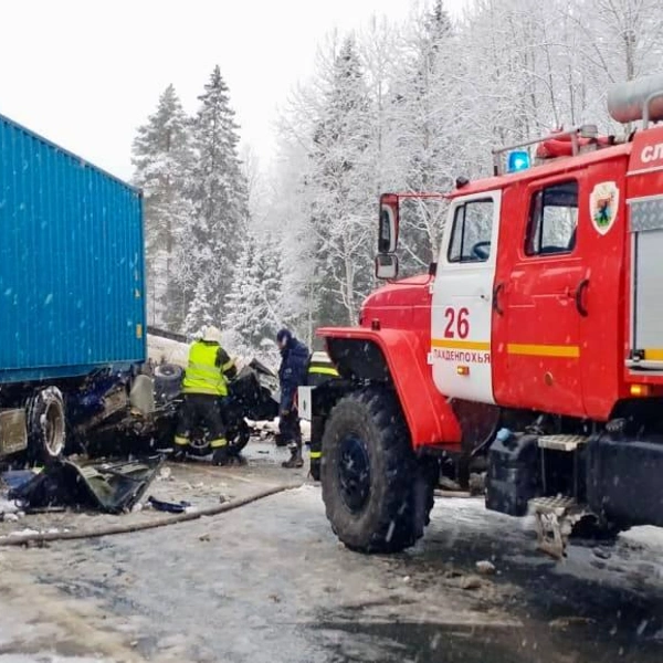 Три человека погибли в ДТП с фурой, бензовозом и двумя автомобилями в Карелии | Источник: Олег Поляков Председатель Госкомитета Карелии по обеспечению жизнедеятельности и безопасности населения