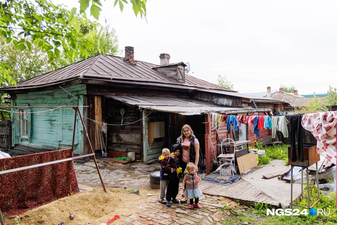 Любительское порно: Пьяную жену с другом