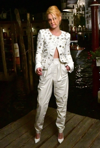 Кристен Стюарт в Венеции | marieclaire.ru