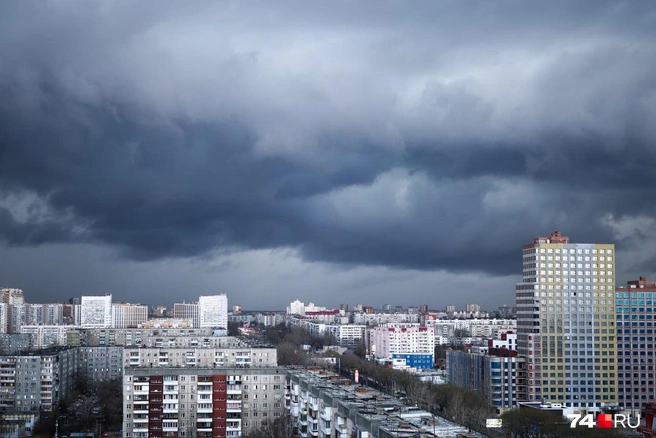В разных районах города разные оттенки  | Источник: читатель 74.RU