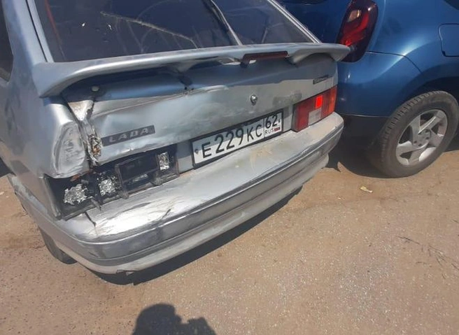 Опубликованы фотографии с места аварии в Южном промузле, в которой пострадал ребенок | ya62.ru