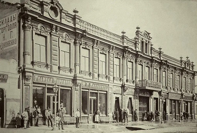 Дом купца Кононенко, 1885–1889 годы. В советские годы особняк снесли и построили на его месте гостиницу «Москва» (Красная 60), которая работает до сих пор. Отметим, что другой дом Кононенко на Красной, 104 сохранился до наших дней | Источник: Госкаталог 