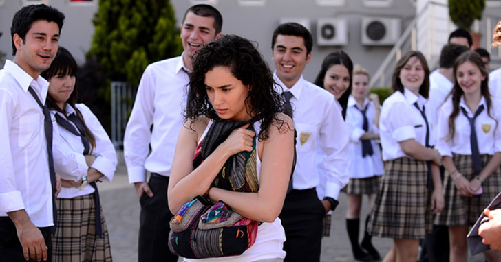 От «В ожидании солнца» до «Услышь меня»: как изменился сюжет турецких сериалов про школу