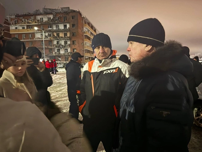 Глава Тахтамукайского района Аскер Савв и председатель кабмина Адыгеи Анзаур Керашев на месте ЧП | Источник: Аскер Савв / savv_asker / T.me