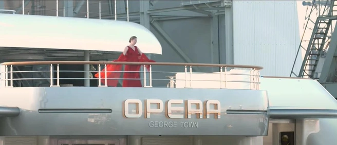 Церемония спуска на воду под стать названию яхты | Источник: Lurssen Yachts / YouTube