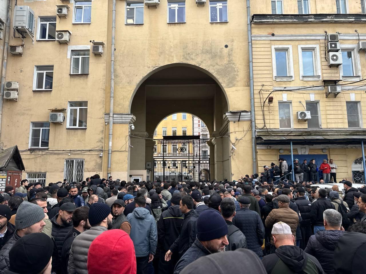 Сенной рынок закрыли из-за рейда силовиков