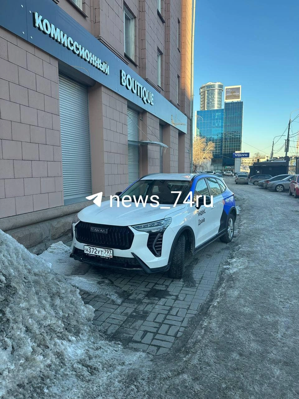 У этой комиссионки будто кэшем помазано. Кругом полно мест, если способен идти пять минут | Источник: читатель 74.RU