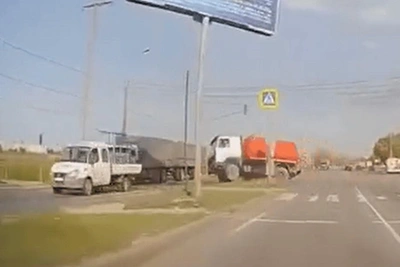 Жесткое ДТП с зерновозом и ассенизатором на юге Волгограда