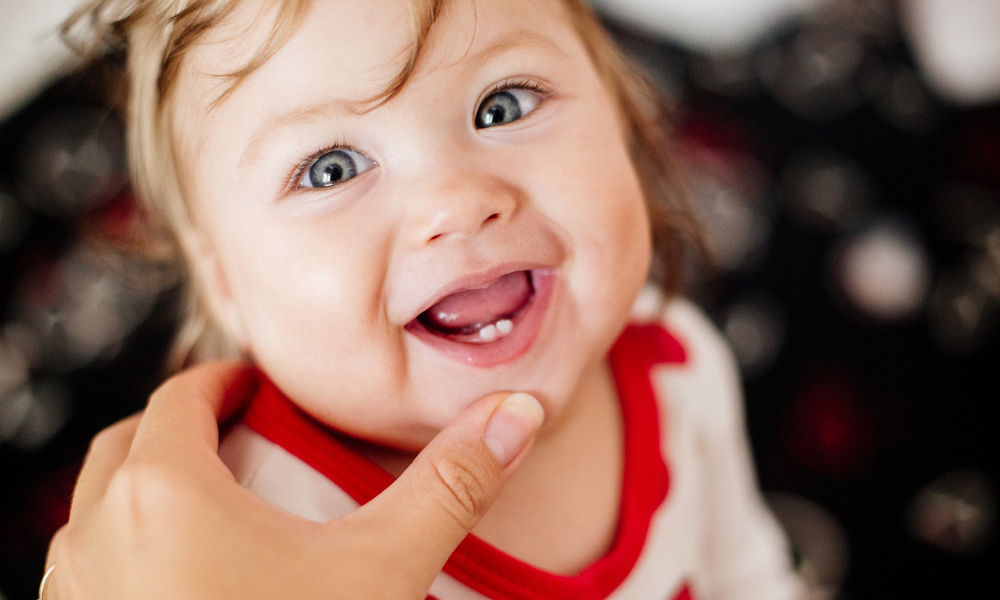 Ребенок 6 месяцев капризничает. Ребенок 5 лет. Первый зуб у ребенка картинки прикольные.