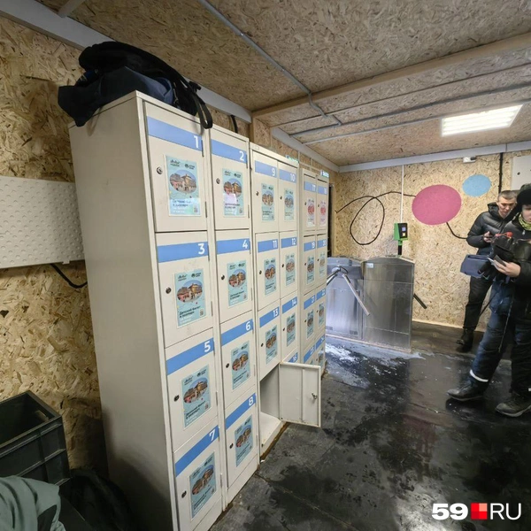 В шкафчиках можно оставить обувь | Источник: Василина Любимова / 59.RU