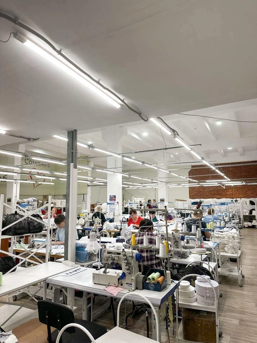 За красивой одеждой — ручной труд заботливых швей | Источник: ООО «Бамбук»