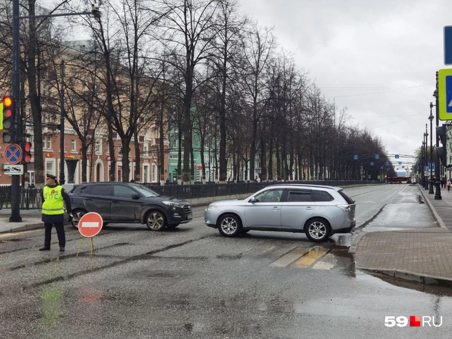 Перекресток Тимирязева с Компросом. Тут тоже не проехать | Источник: Тимофей Калмаков / 59.RU