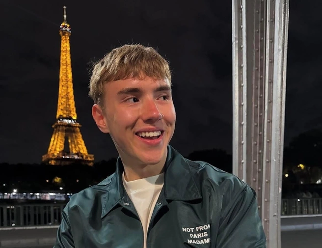 Как и Лиза Барашик, Саша Теслонд обрел популярность благодаря TikTok | Источник: teslond / Instagram (деятельность запрещена на территории РФ)