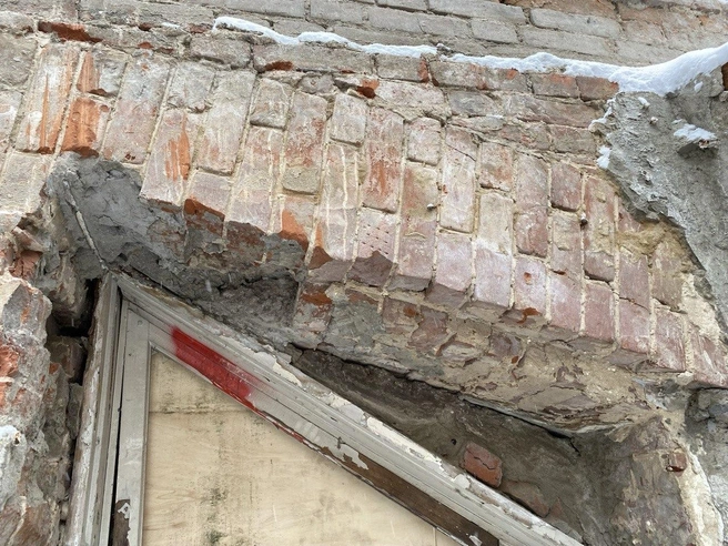 На кирпичах сохранились такие отметки | Источник: Ирина Господаренко / NGS22.RU