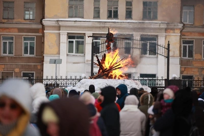 Яркие масленичные гуляния в центре Кемерова