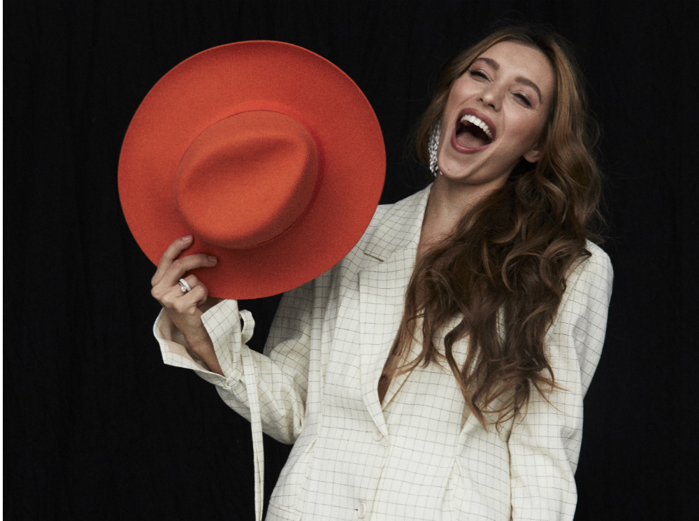 Регина Тодоренко: «В каждом опыте я вижу что-то положительное для себя» | marieclaire.ru