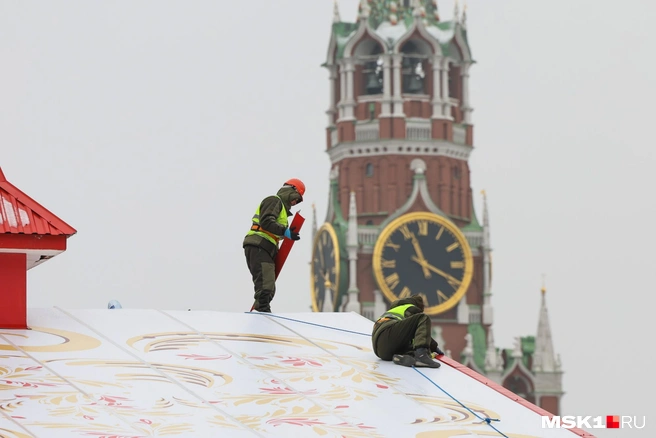 Куранты в центре Москвы узнает любой гастарбайтер, попробуйте безошибочно отгадать и остальные объекты | Источник: Артем Устюжанин / MSK1.RU