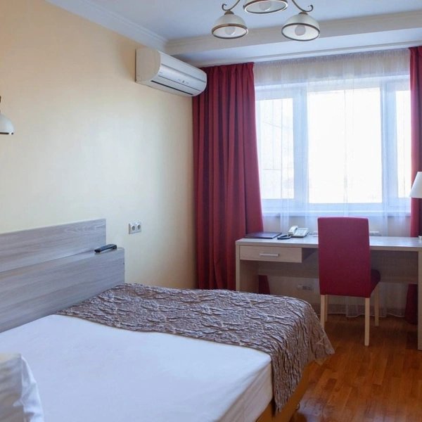 Такой номер показывают на сайте | Источник: hotelkrs.ru