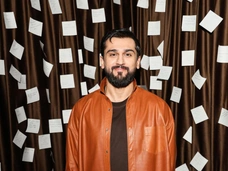 Сияющая Клава Кока, Нигай в ночнушке, Хайрова вся в белом: чем удивили звезды на премьере альбома Jony