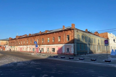 Entrepreneur Restores Historic Barnaul Department Store, Finds Cat Paw Print Bricks