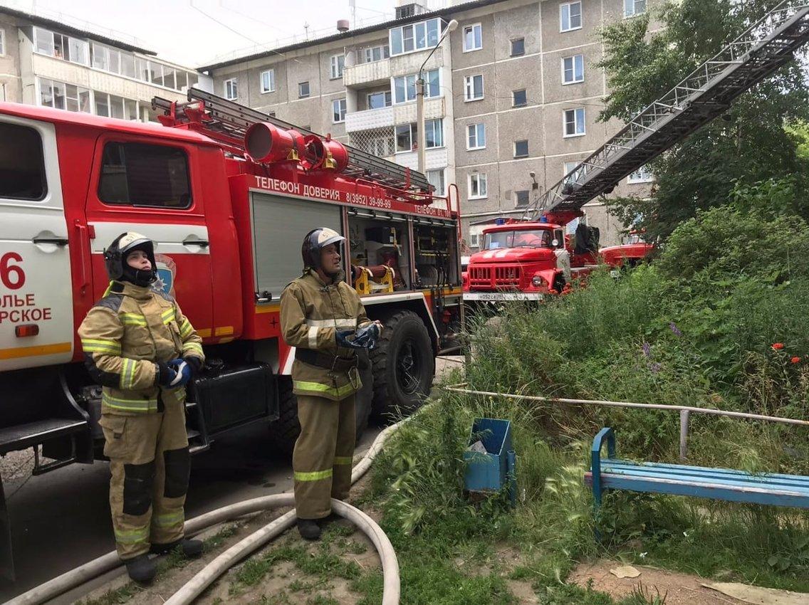 В Усолье-Сибирском из пожара в доме спасли 10 человек - 11 июля 2020 -  ИРСИТИ.ру