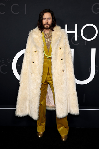 Бархатная революция: гости нью-йоркской премьеры «Дом Gucci» проявили удивительное единодушие в дресс-коде
