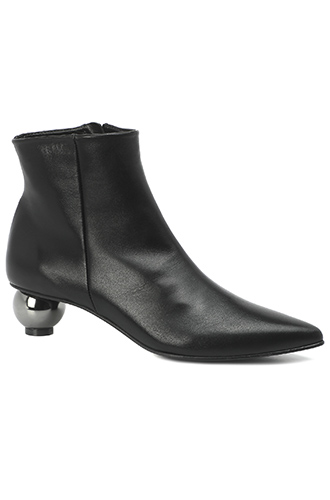 Ботильоны CarelЦена: 21 890 руб.
Где купить: rendez-vous.ru