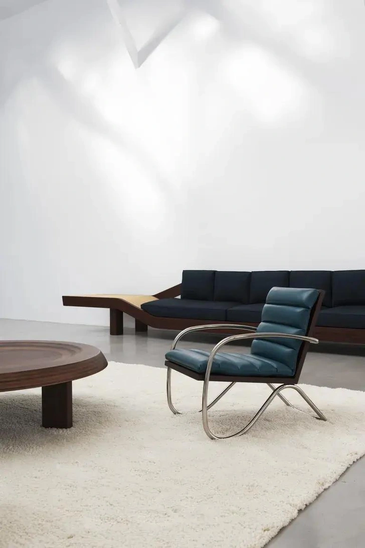 Ш. Перриан. Диван, спроектированный для посла Японии в Париже (1967) | Источник: Николя Бержеро/Galerie Patrick Seguin