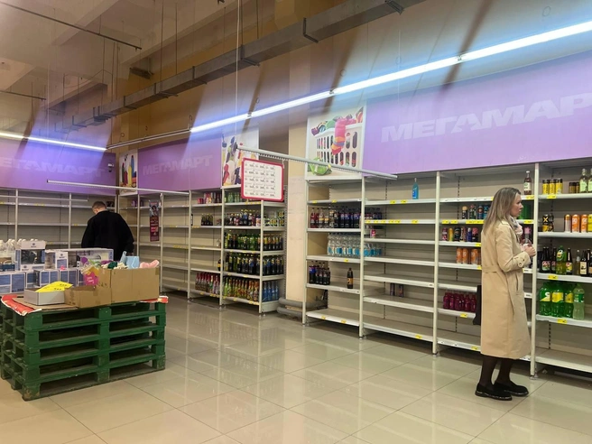 В «Магните» до сих пор сохранились следы некогда работавшего тут «Мегамарта» | Источник: Анна Макушина / E1.RU