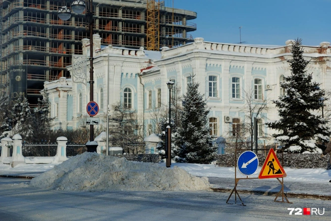 Республики чистят. В мэрии писали, что в первую очередь в порядок приводят центральные улицы | Источник: Ирина Шарова / 72.RU
