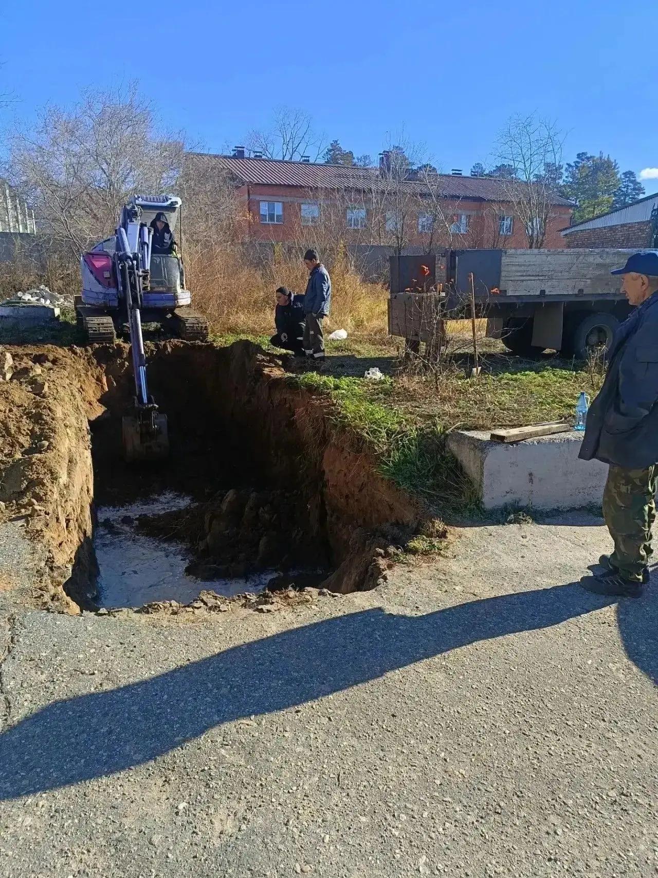 Дом и детский сад остались без тепла из-за порыва в Атамановке