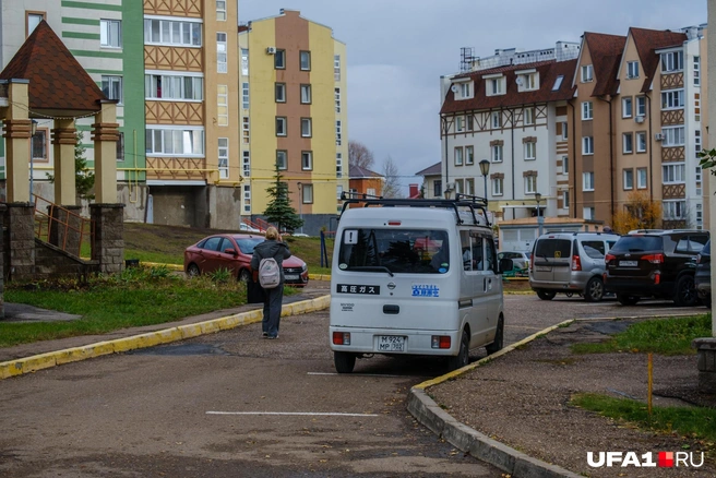 Машина азиатская, а двор французский | Источник: Булат Салихов / UFA1.RU