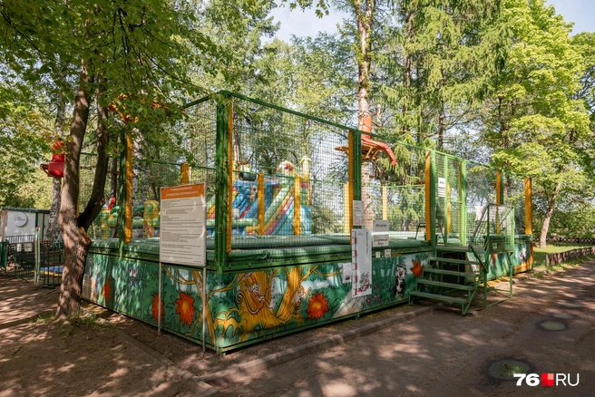 «Спортивный батут» тоже подорожал: раньше билет стоил 250 рублей, теперь&nbsp;— 300 | Источник: Александр Куренной / 76.RU