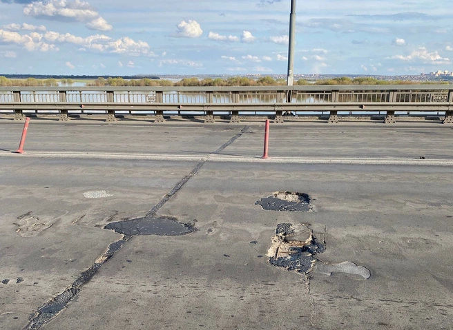 Рязанские водители в очередной раз пожаловались на плачевное состояние Солотчинского моста | ya62.ru