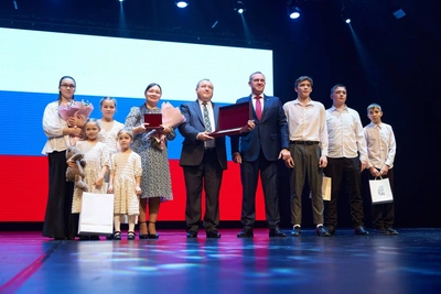 Кухарук провозгласил 2026 год Годом молодой семьи в Югре