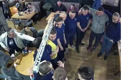 Фанаты Торпедо устроили дебош в баре Екатеринбурга и не заплатили