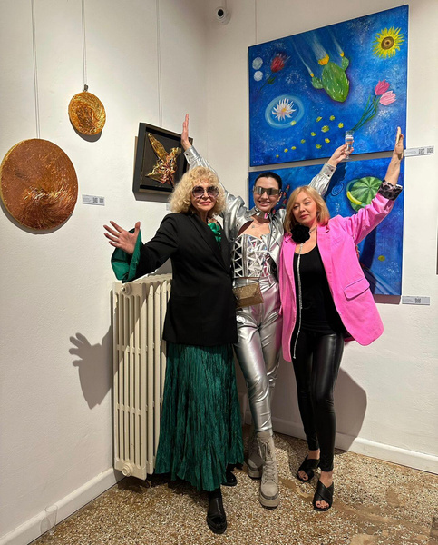 «Искусство объединяет мир»: российские художники приняли участие в Венецианской биеннале-2024