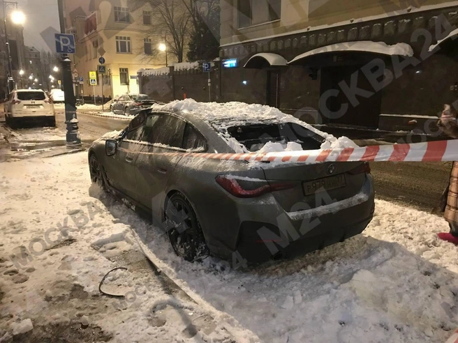 Лед упал на машину в Хамовниках | Источник: Москва 24 / T.me