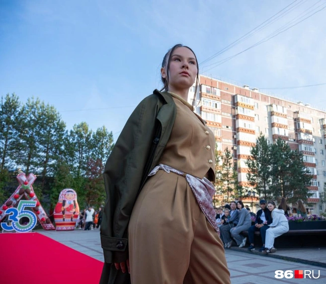 Основной тематикой стала осенняя | Источник: читатель 86.RU
