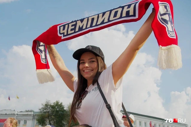 Ярославцы, как могли, поддерживали ребят | Источник: Кирилл Поверинов / 76.RU