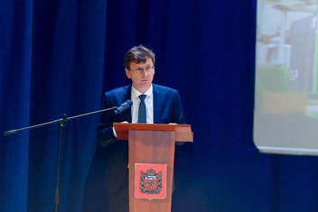 Алексей Пахомов пока еще работает | Источник: правительство Оренбургской области