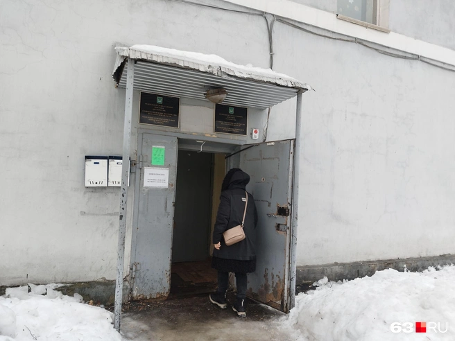 Заходить немного страшно, такая дверь суровая!  | Источник: Александра Исмайлова / 63.RU 