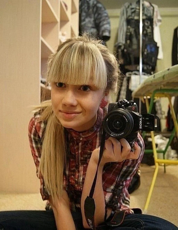 Хайфа вехбе жалаңаш Әдемі аққұбамен порно