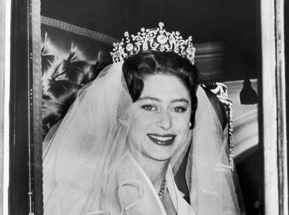 Роковое украшение: как тиара принцессы Маргарет оказалась в центре скандала | marieclaire.ru