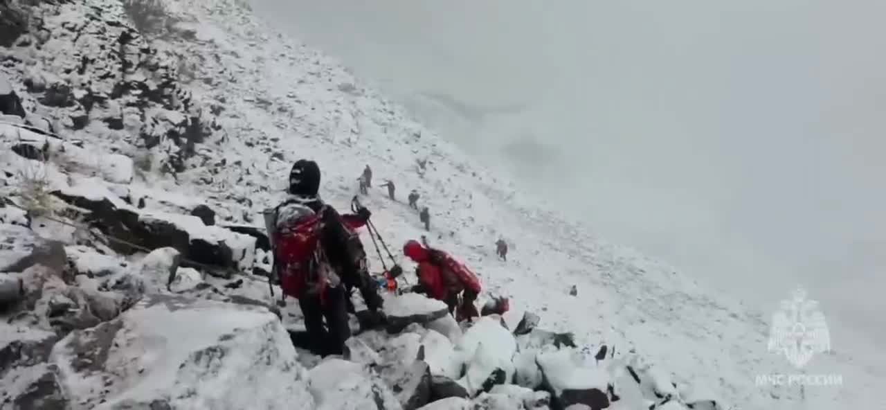 Транссексуалдар жігітті трахает және оның аузына спермы Желіде әдемі жоғары сапалы порно бейнелерді қараңыз