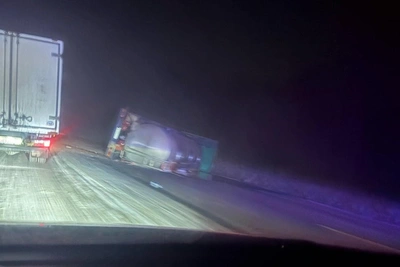 Два грузовика столкнулись на трассе М-8 в Ярославской области